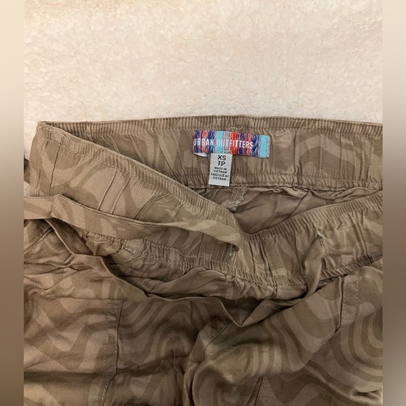 Urban Outfitters Cargo Wide Leg Printed Pant in Swirl Tan - Picture 3 of 5